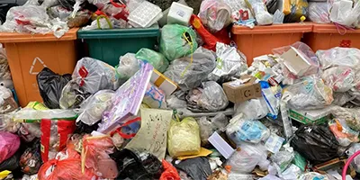 Sampah dalam Kantong Sebelum Dibuka